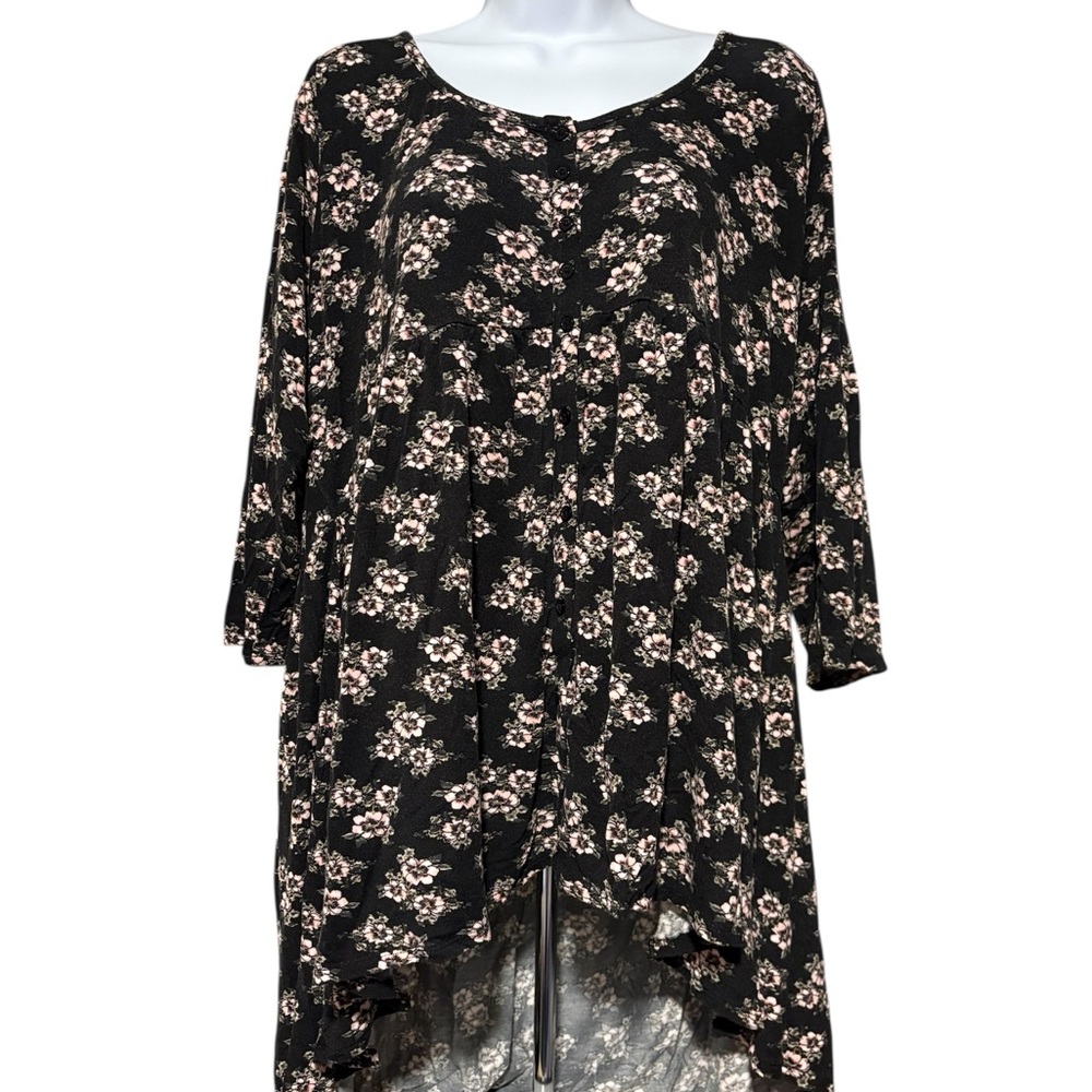 Women’s Torrid Black and Pink Button Front Floral 3/4 Sleeve Top Size 2